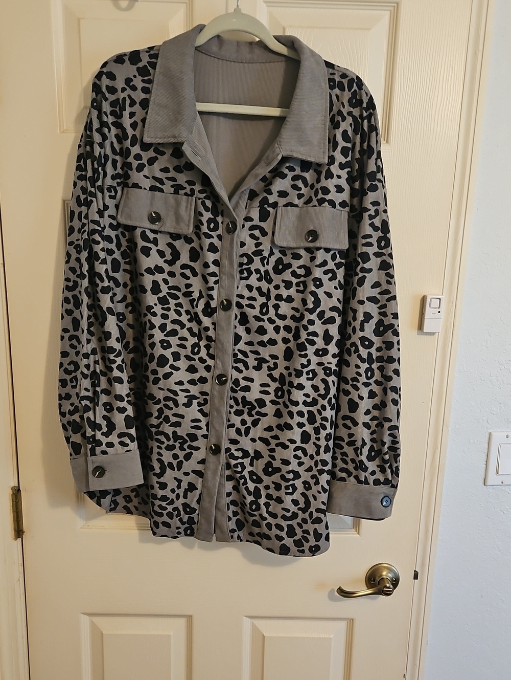 Women’s Grey Leopard Print Button-Up Jacket